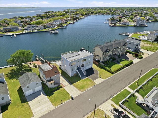 298 W Lido Promenade, Lindenhurst, NY 11757