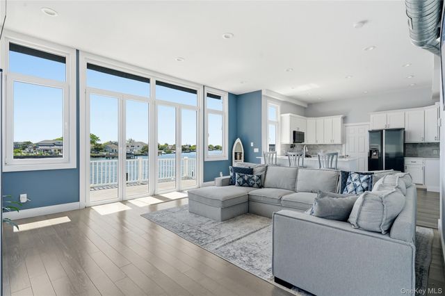 298 W Lido Promenade, Lindenhurst, NY 11757