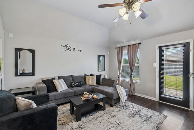 702 Sendero Drive, Arlington, TX 76002