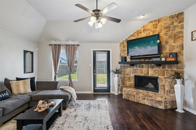 702 Sendero Drive, Arlington, TX 76002
