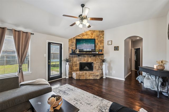 702 Sendero Drive, Arlington, TX 76002