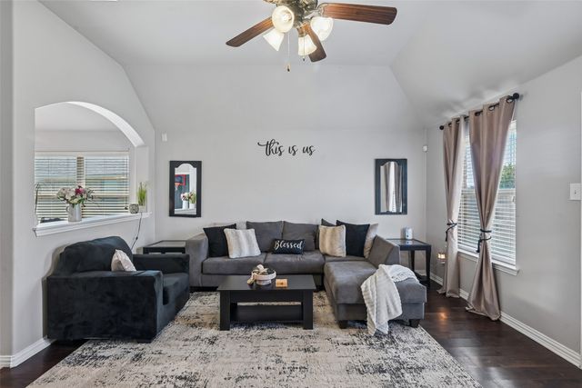 702 Sendero Drive, Arlington, TX 76002