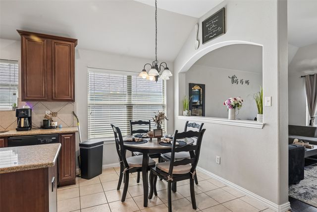 702 Sendero Drive, Arlington, TX 76002