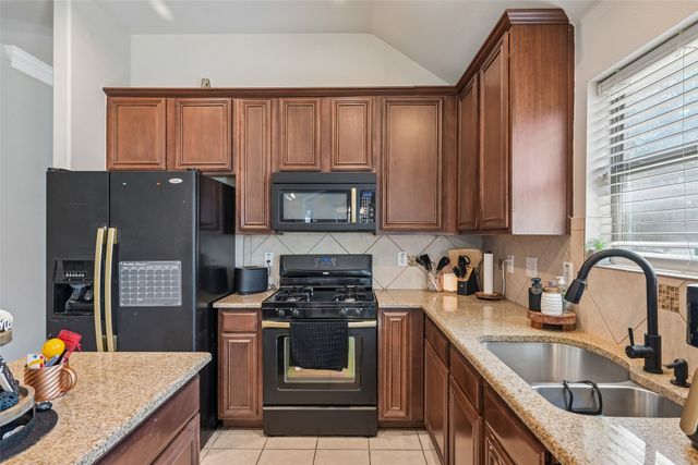 702 Sendero Drive, Arlington, TX 76002