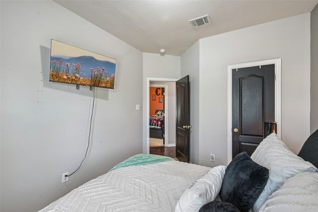 702 Sendero Drive, Arlington, TX 76002