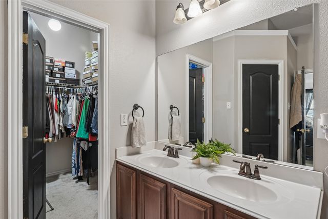 702 Sendero Drive, Arlington, TX 76002