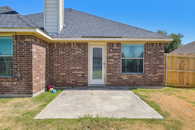 702 Sendero Drive, Arlington, TX 76002