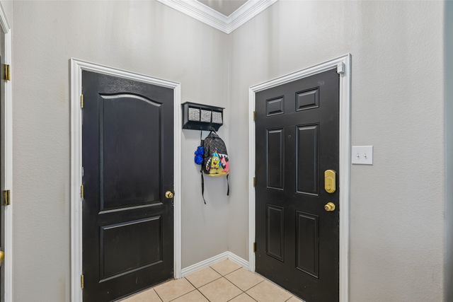 702 Sendero Drive, Arlington, TX 76002