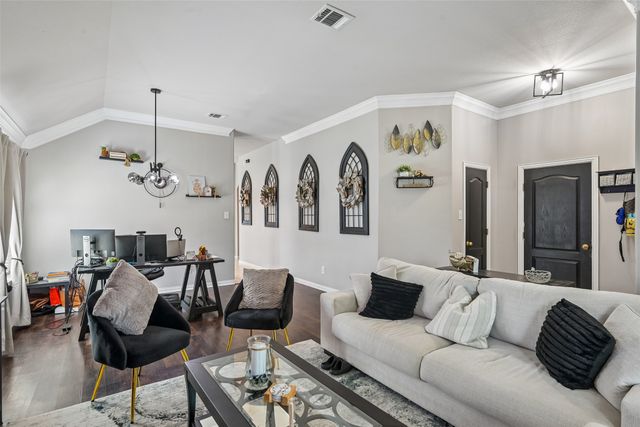702 Sendero Drive, Arlington, TX 76002