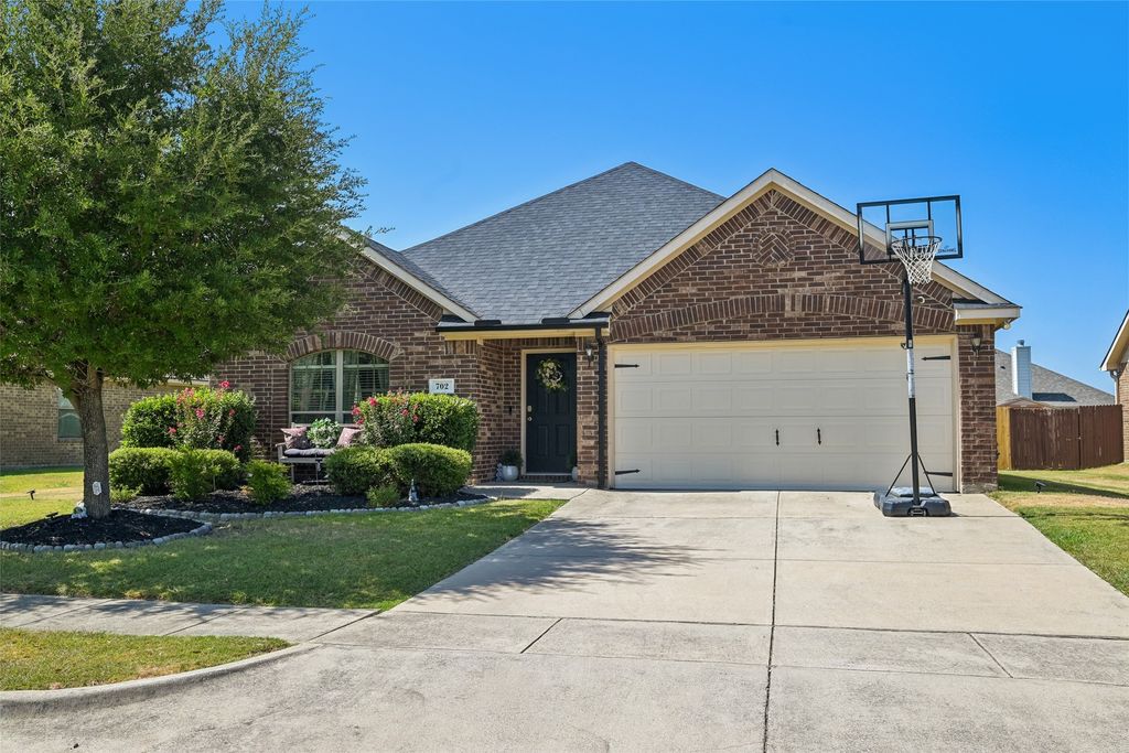 702 Sendero Drive, Arlington, TX 76002