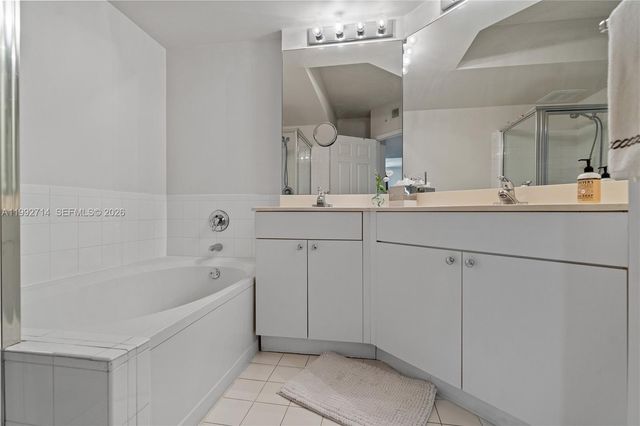 17100 N Bay Road 1301, Sunny Isles Beach, FL 33160