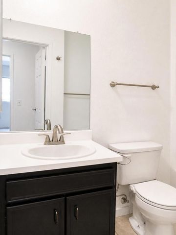2825 N Los Felices Road 107, Palm Springs, CA 92262