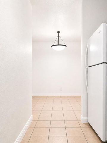 2825 N Los Felices Road 107, Palm Springs, CA 92262