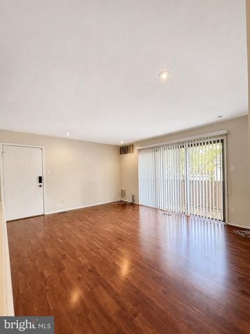 1605 WOODHOLLOW DR, Marlton, NJ 08053