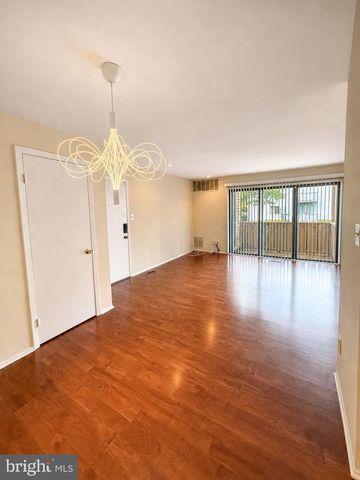 1605 WOODHOLLOW DR, Marlton, NJ 08053