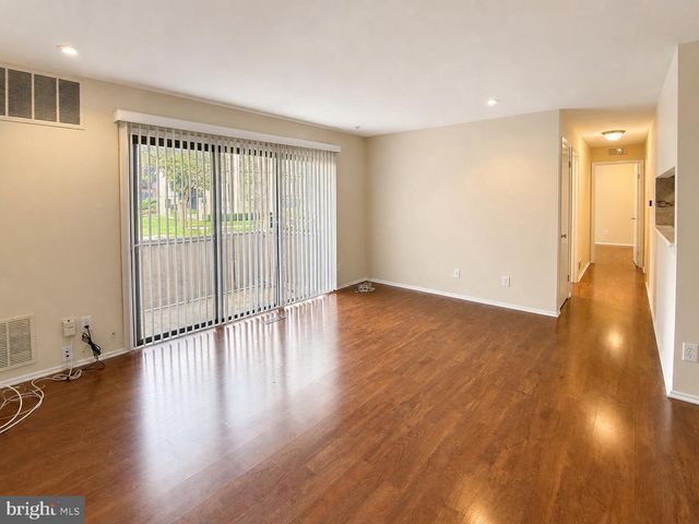 1605 WOODHOLLOW DR, Marlton, NJ 08053