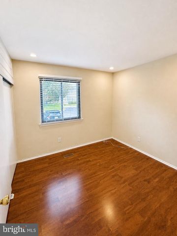 1605 WOODHOLLOW DR, Marlton, NJ 08053