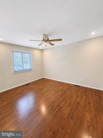1605 WOODHOLLOW DR, Marlton, NJ 08053