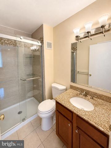 1605 WOODHOLLOW DR, Marlton, NJ 08053
