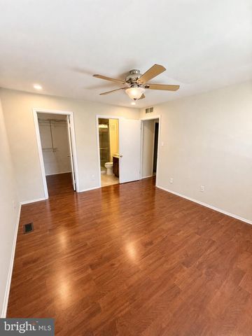 1605 WOODHOLLOW DR, Marlton, NJ 08053
