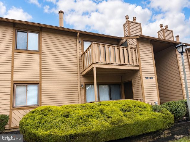 1605 WOODHOLLOW DR, Marlton, NJ 08053