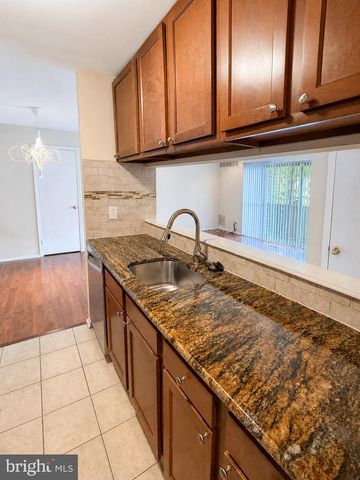 1605 WOODHOLLOW DR, Marlton, NJ 08053