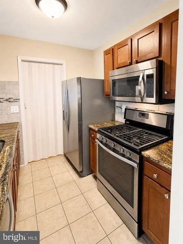 1605 WOODHOLLOW DR, Marlton, NJ 08053