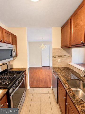 1605 WOODHOLLOW DR, Marlton, NJ 08053