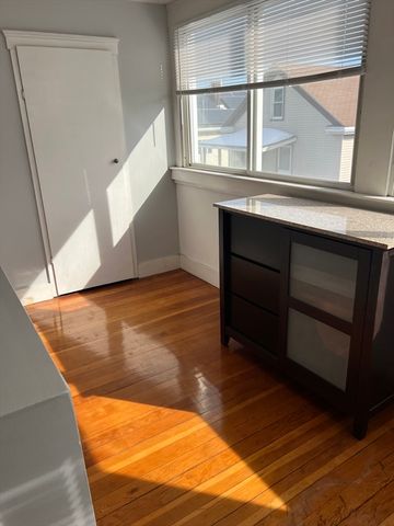 27 Wisconsin Ave 3, Somerville, MA 02145