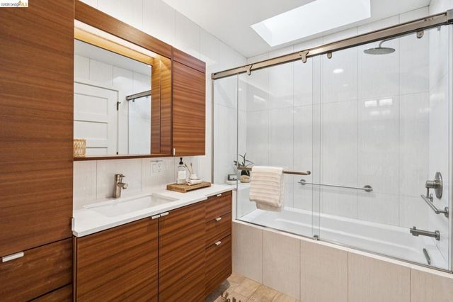 5323 Miles Ave, Oakland, CA 94618