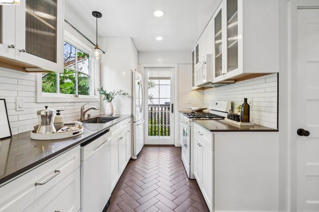 5323 Miles Ave, Oakland, CA 94618