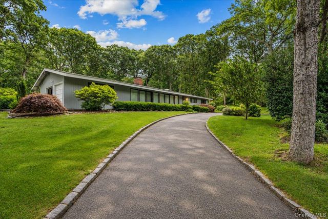 6 Cherry Lane E, Syosset, NY 11791