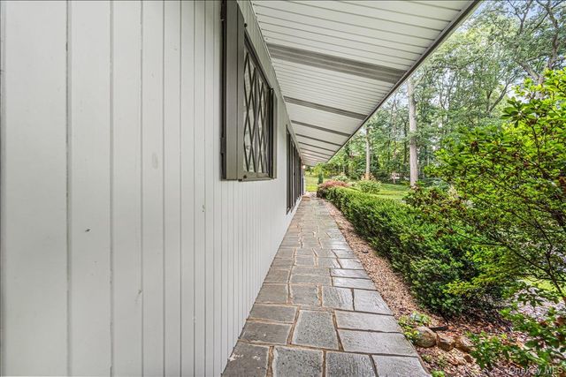 6 Cherry Lane E, Syosset, NY 11791