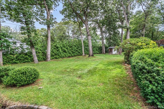6 Cherry Lane E, Syosset, NY 11791
