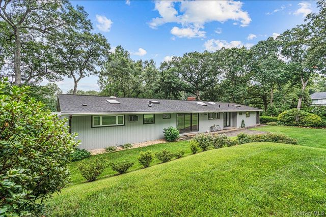 6 Cherry Lane E, Syosset, NY 11791