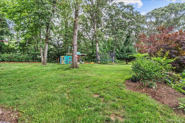 6 Cherry Lane E, Syosset, NY 11791
