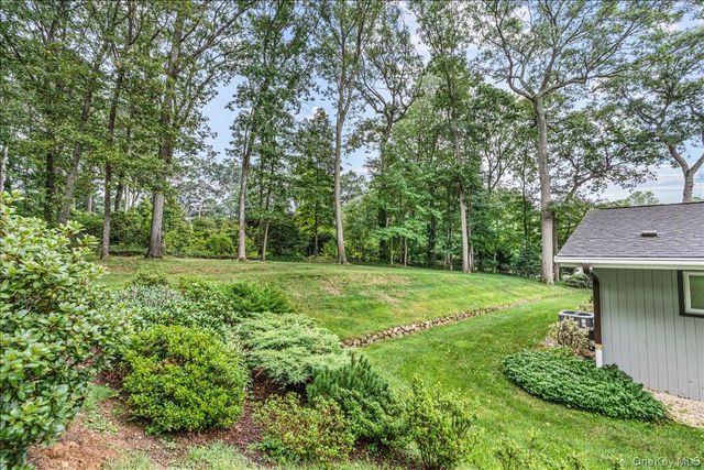 6 Cherry Lane E, Syosset, NY 11791