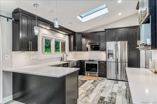 6 Cherry Lane E, Syosset, NY 11791