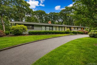 6 Cherry Lane E, Syosset, NY 11791