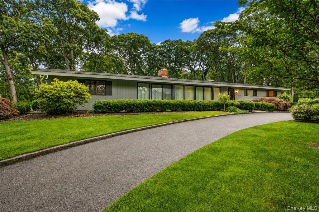 6 Cherry Lane E, Syosset, NY 11791