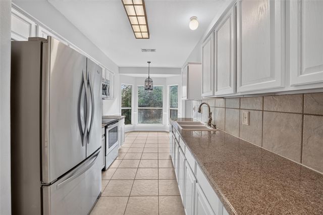4 Cedarwood CIR, Wimberley, TX 78676