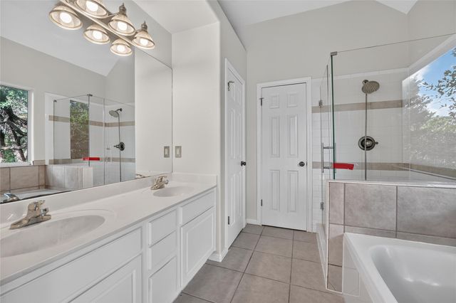 4 Cedarwood CIR, Wimberley, TX 78676