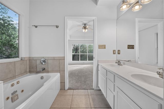 4 Cedarwood CIR, Wimberley, TX 78676