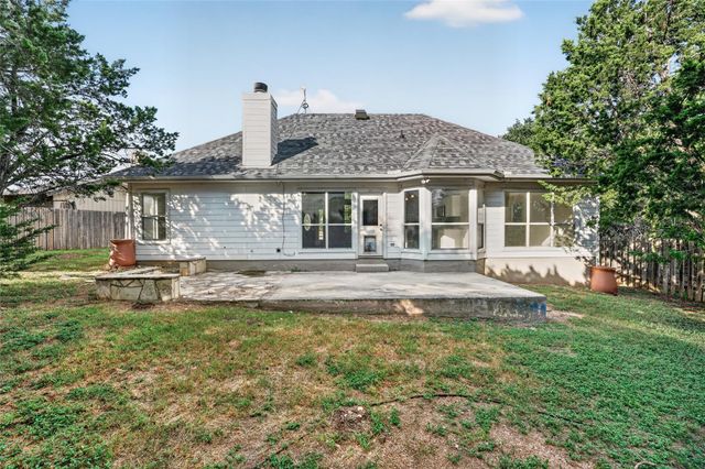 4 Cedarwood CIR, Wimberley, TX 78676
