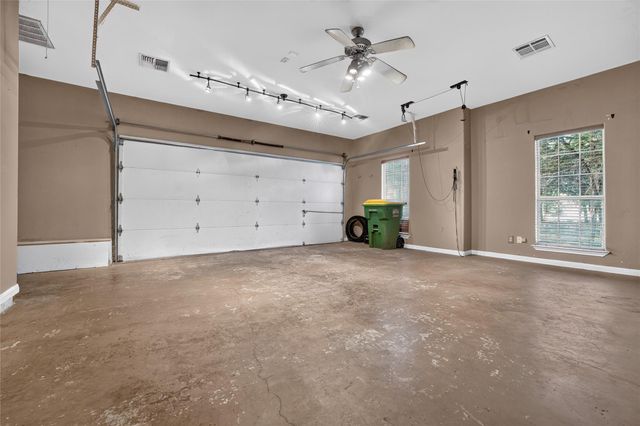 4 Cedarwood CIR, Wimberley, TX 78676