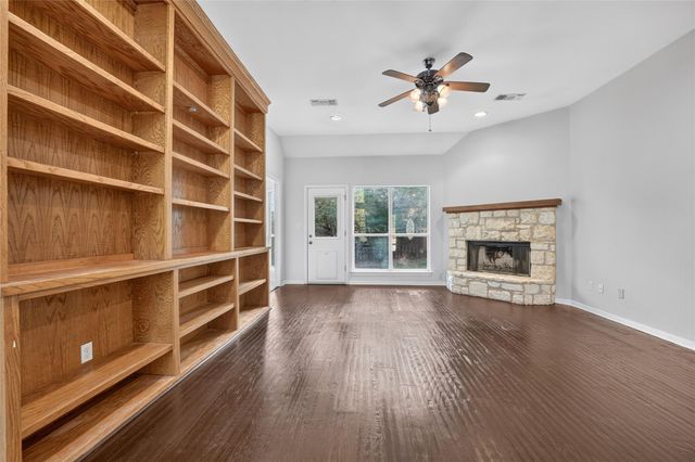 4 Cedarwood CIR, Wimberley, TX 78676