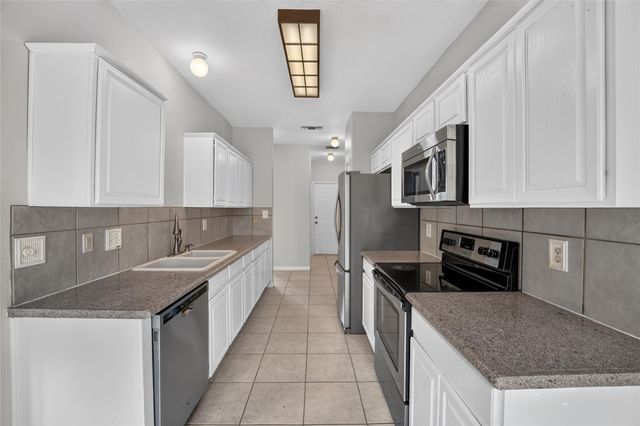 4 Cedarwood CIR, Wimberley, TX 78676
