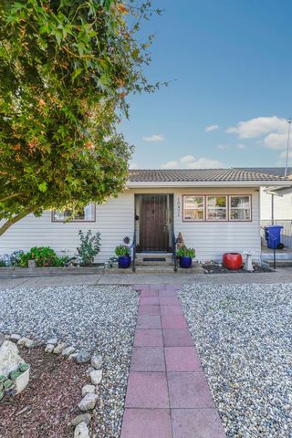 10471 Mariposa Ave, Jackson, CA 95642