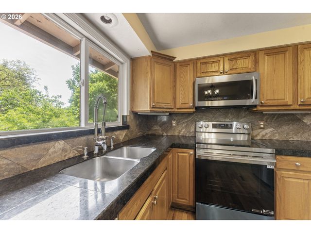 13920 Se BUSH St, Portland, OR 97236