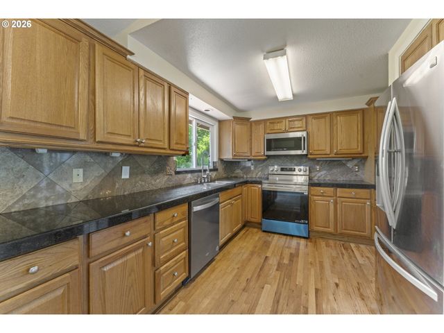 13920 Se BUSH St, Portland, OR 97236